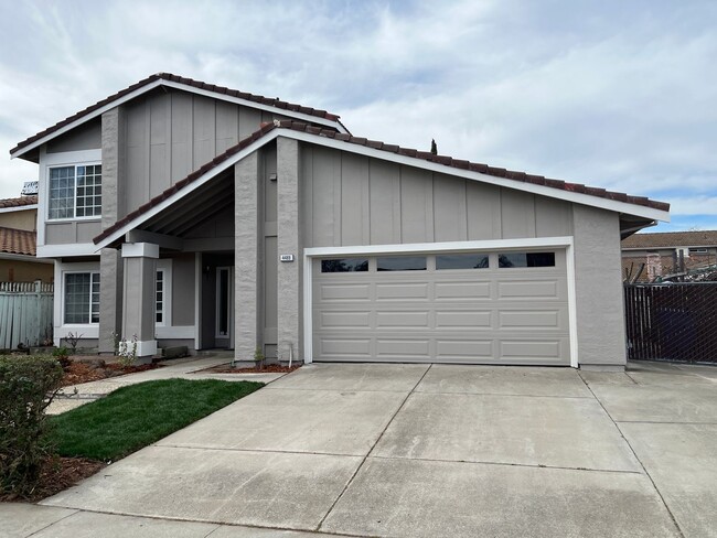 Building Photo - Fremont 4 Beds, 2.5 Baths -  Close to grea...