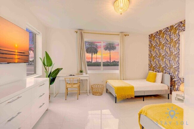 Building Photo - 809 S Ocean Dr