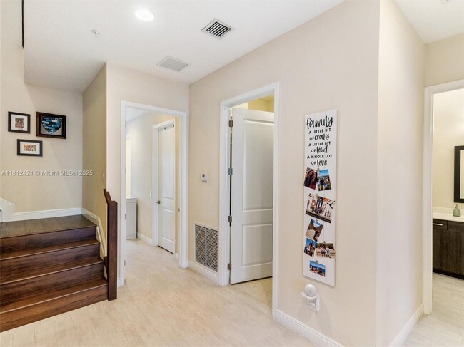Building Photo - 12417 NW 17th Manor