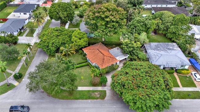 Building Photo - 6890 SW 51st St