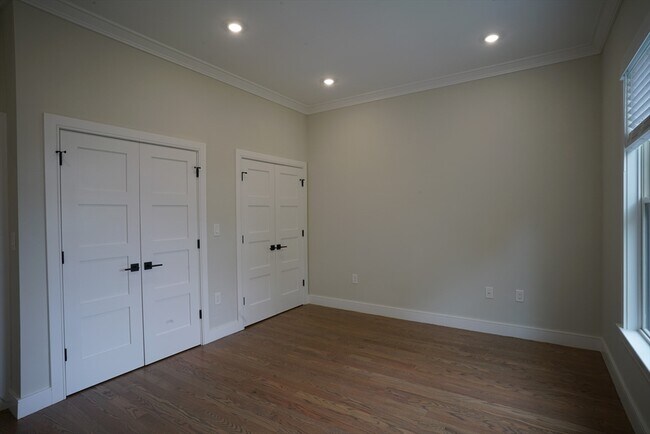 Building Photo - 464 Sumner St