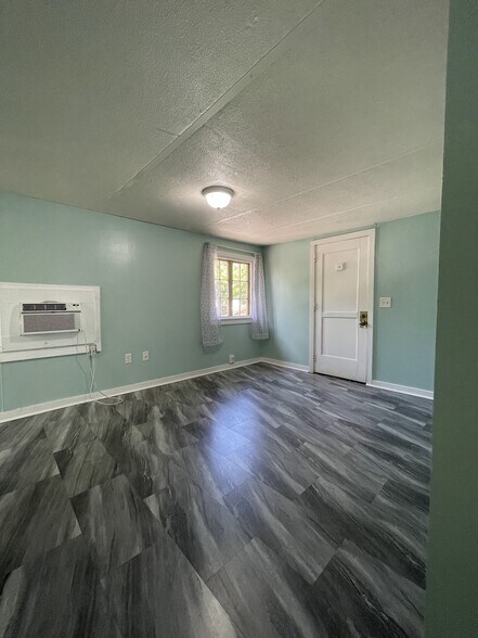 Building Photo - 2315 15TH AVE