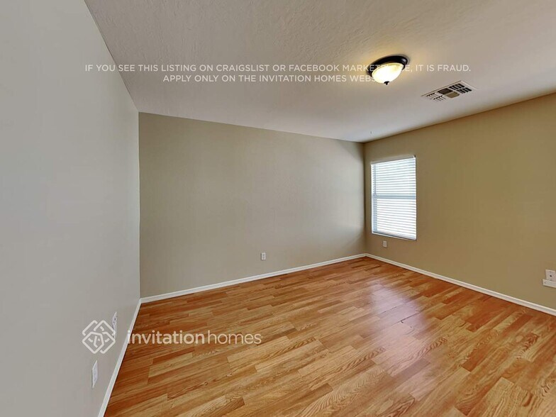 Building Photo - 11821 W Laurel Ln