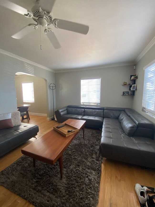 Building Photo - Gorgeous 3 bedroom 1 bath in Historic Coro...