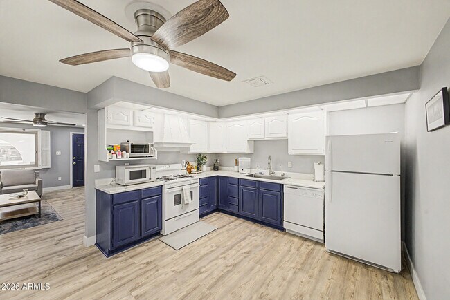 Building Photo - 13832 N 17th Ave