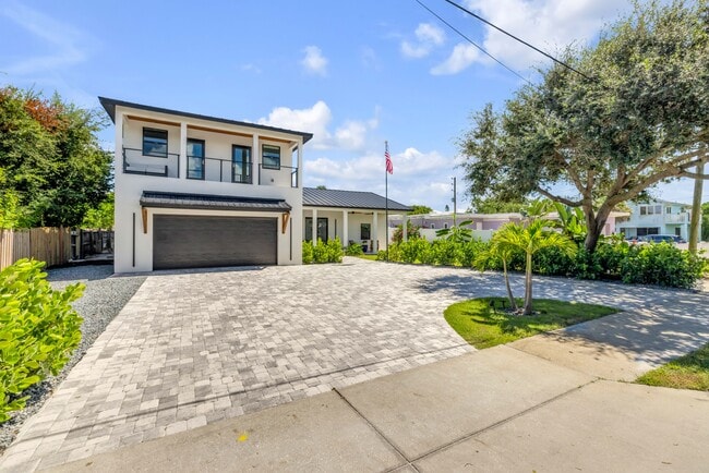 Building Photo - 1707 N Peninsula Ave