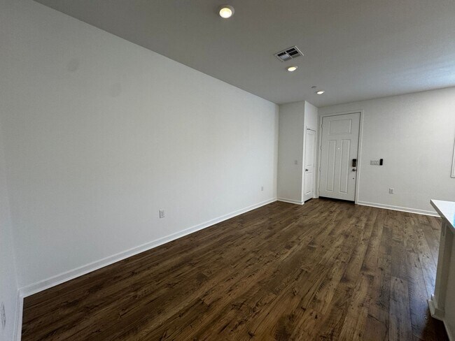 Building Photo - Beautiful, New Siena 3 Bedroom, 2.5 Bath Townhome with Solar for Rent
