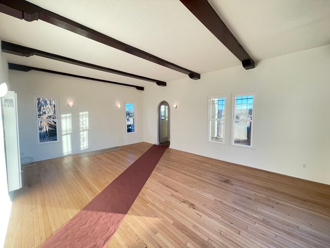 Building Photo - 1362 S Stanley Ave