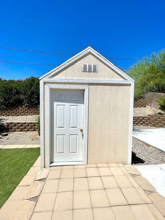 Building Photo - Inviting 3 Bedroom Home with RV Parking an...