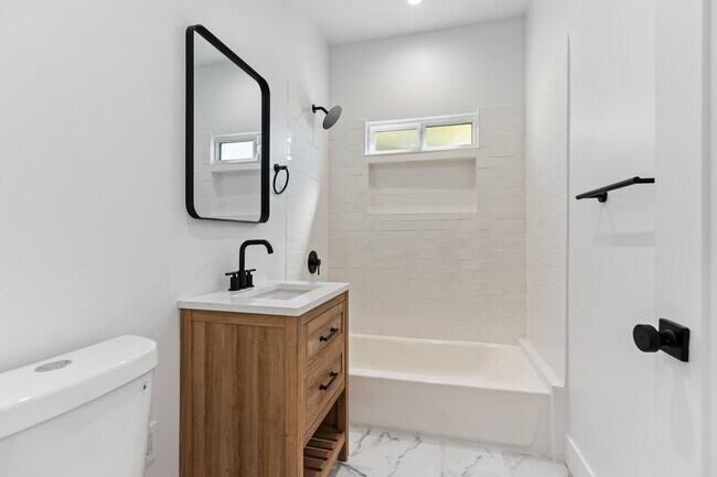 Building Photo - 2832 12th Ave