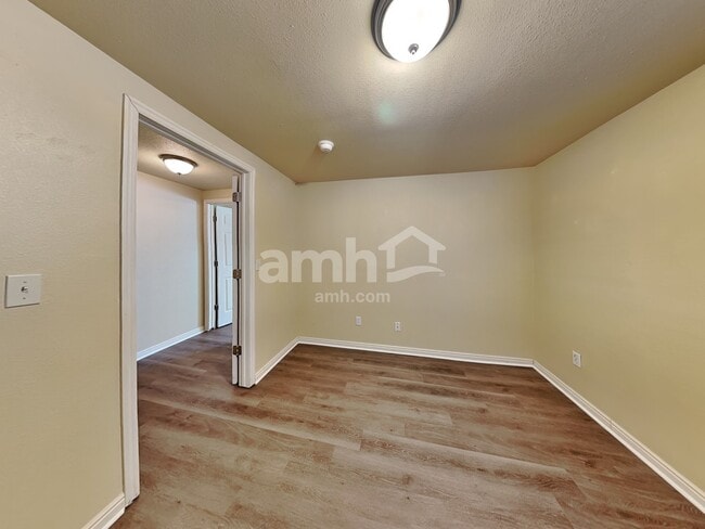 Building Photo - 5551 Geneva Way