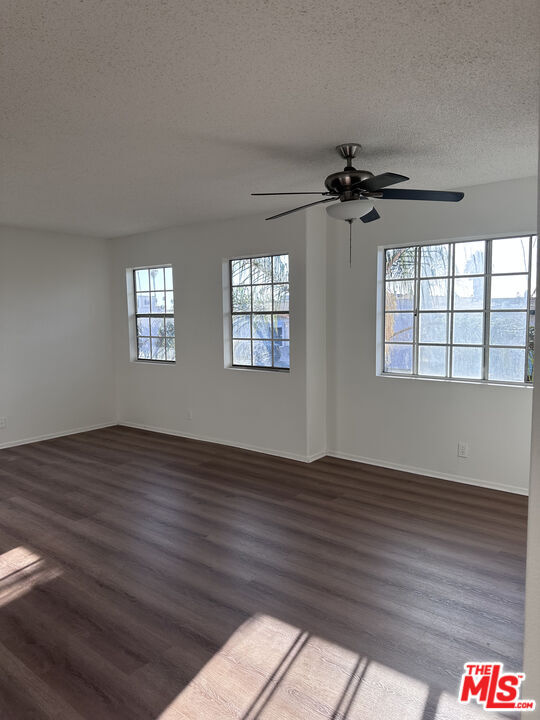 Building Photo - 138 N Mariposa Ave