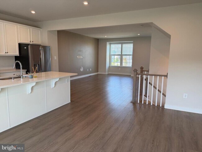 Building Photo - 927 Ericcson Ln