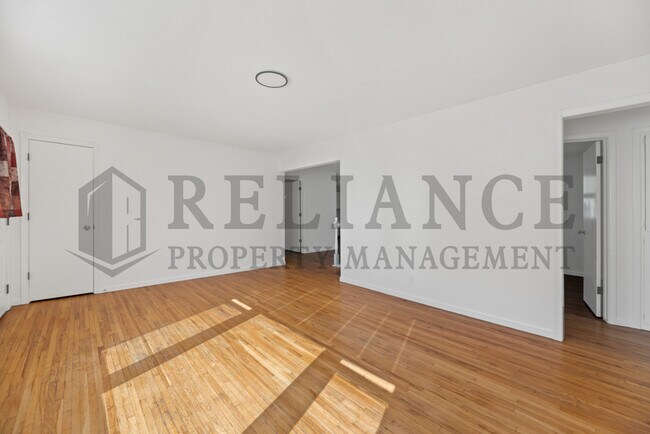 Building Photo - 900 N Brownthrush Ln