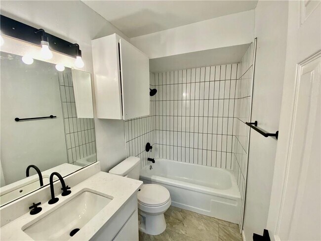Building Photo - 6910 Hart Ln