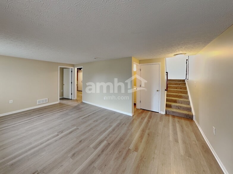 Building Photo - 6693 Jennyann Way