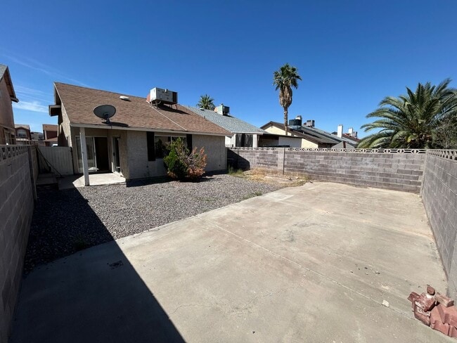 Building Photo - Beautiful single story- 3Bed/2Bath home lo...