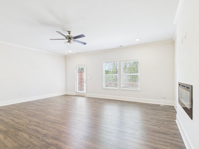 Building Photo - 3 Bed, 3.5 Bath, Finished Basement room, 2 car garage, walkable to Woodstock Middle and High scho...