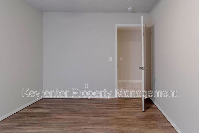 Building Photo - 732 Westridge Ct