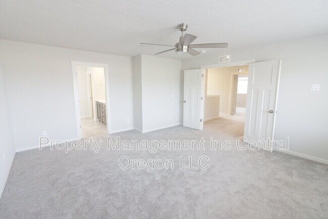 Building Photo - 4015 SW Quartz Pl