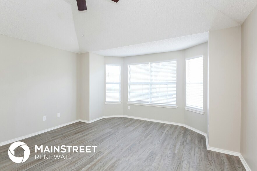 Building Photo - 304 Meadowglen Dr