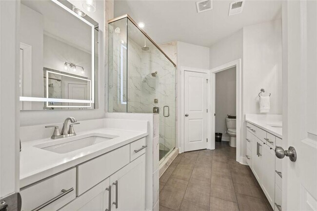 Building Photo - 2145 Burnside Dr NW
