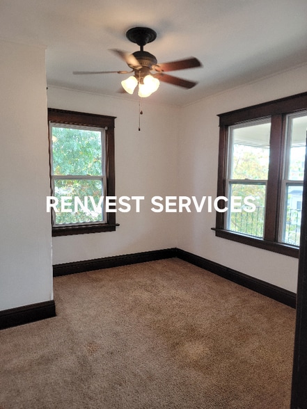 Building Photo - 27 E Hillcrest Ave