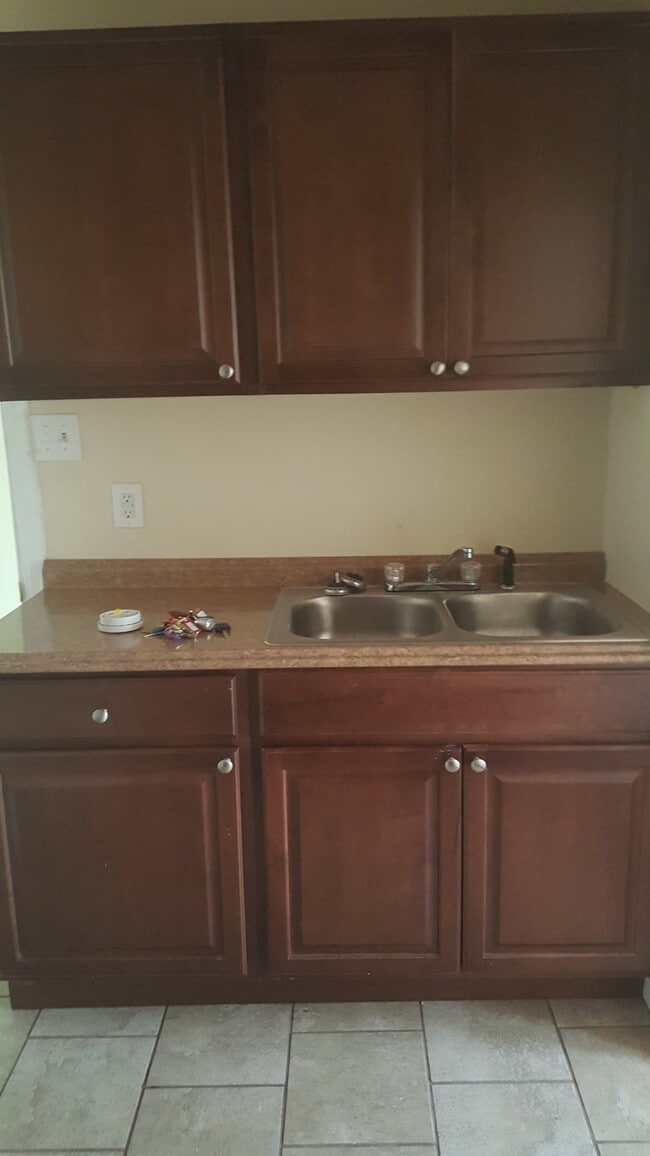 Building Photo - 306 South Ave