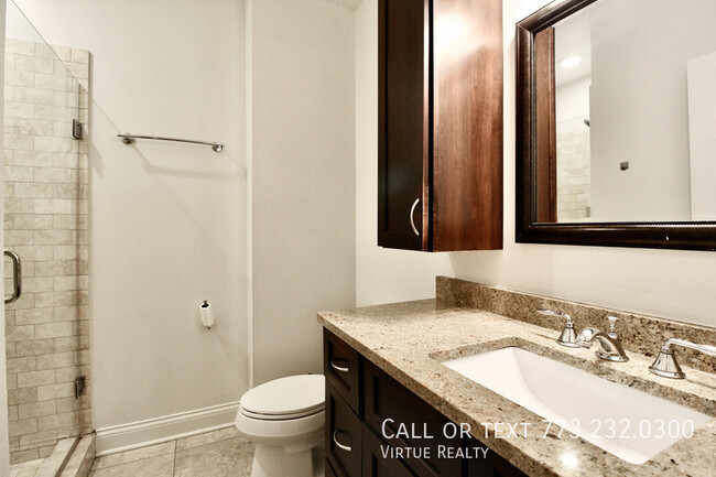 Building Photo - Fulton Market Condo-Quality 3 bedroom 2 ba...