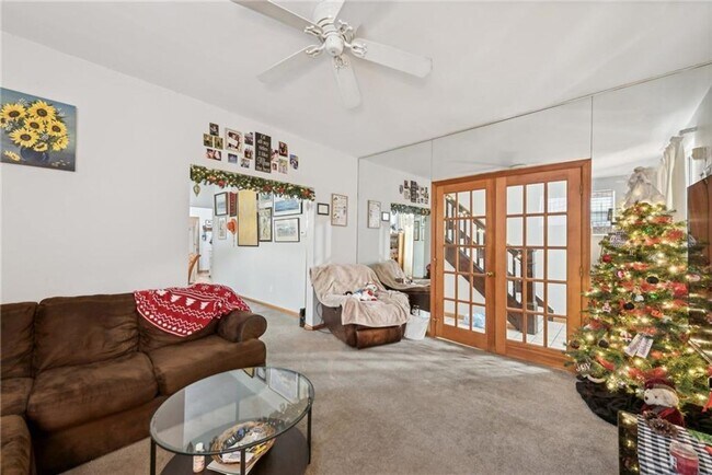 Building Photo - Bright and Roomy 6-Bedroom in McKees Rocks with Garage