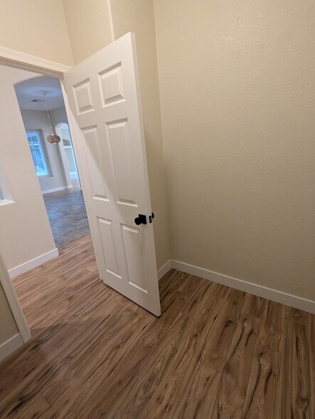 Building Photo - 267 E Smoke Tree Rd