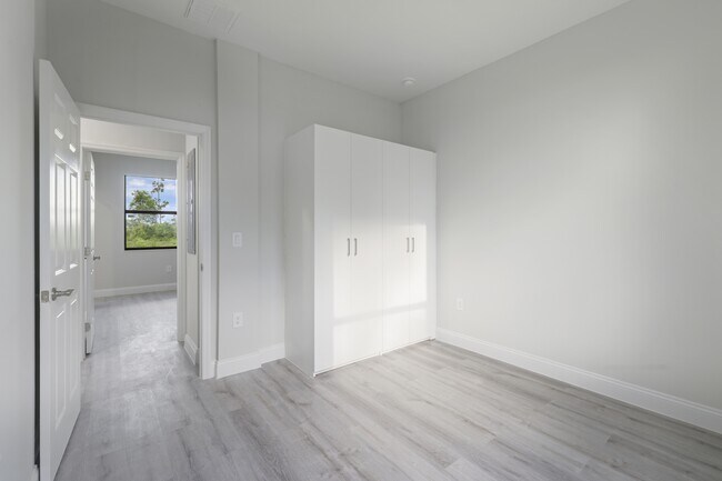 Building Photo - 757 Joponica Ave S