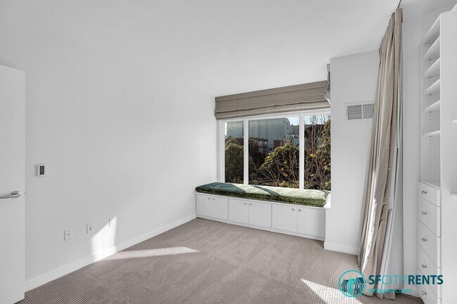 Building Photo - Hayes Valley: 1 Bed + Den @ The Hayes w/ Parking Included, Gym & Shared Roof Deck