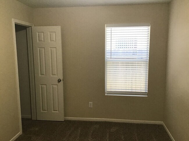 Building Photo - 5602 Darby Sq Trl