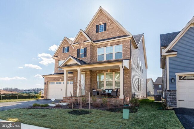 Building Photo - 6547 Clubhouse Dr