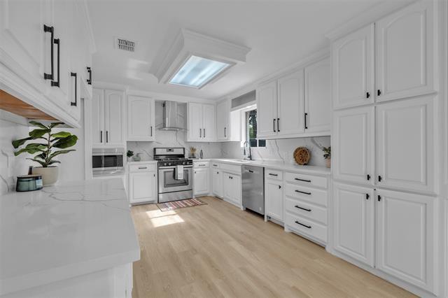 Building Photo - 217 Palomino Dr