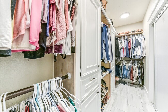 Building Photo - 11642 Cypresswood Dr