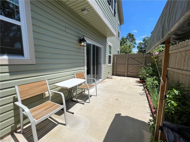 Building Photo - 2802 Rowling Wy