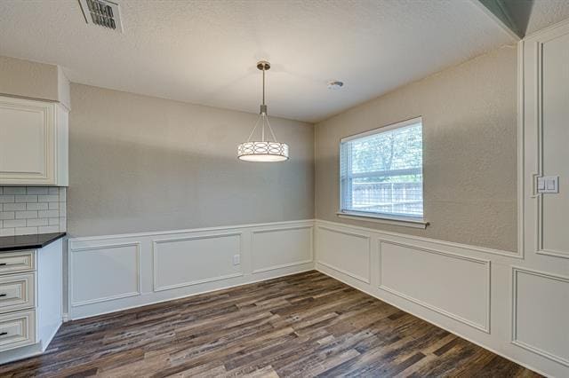 Building Photo - 2101 Warwick Dr