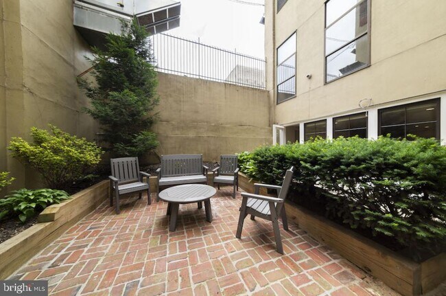 Building Photo - 33 Letitia St