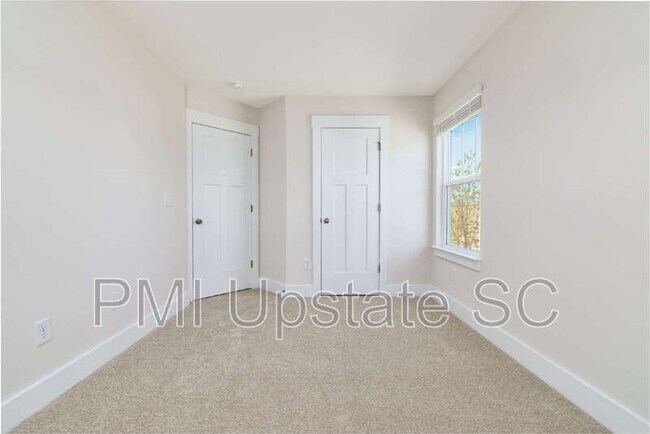 Building Photo - 214 Cali Wy