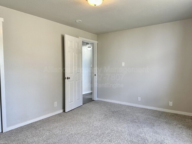 Building Photo - 907 W Madison St