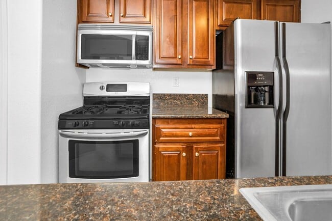 Building Photo - Great one bedroom in UTC!