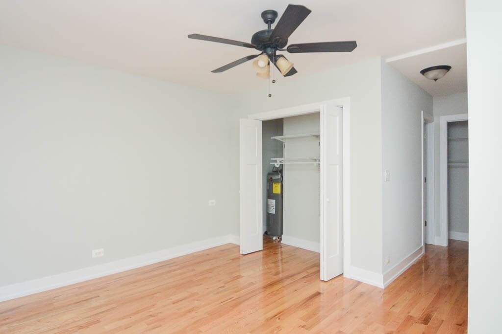 Building Photo - 820 W Cornelia Ave