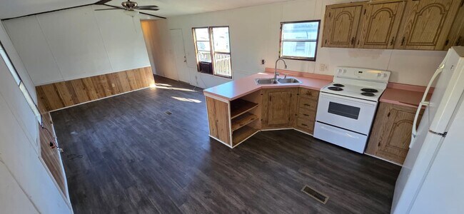 Building Photo - 8364 Cedar St