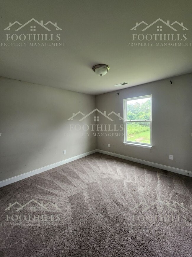 Building Photo - 102 David St