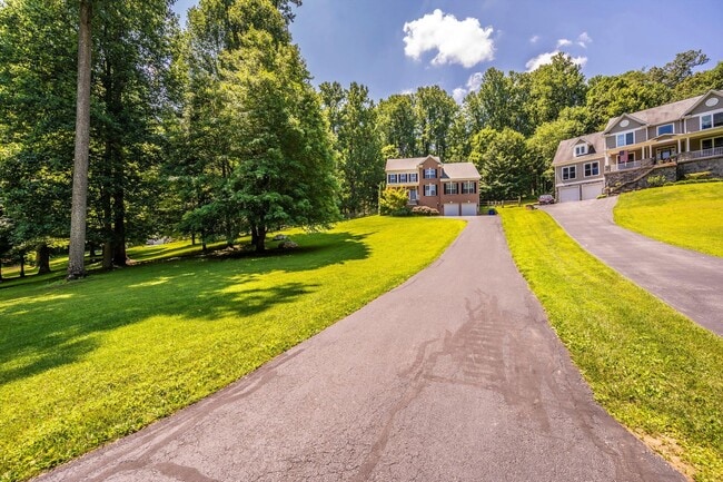 Building Photo - *Open House* 6/20 12-1 PM *