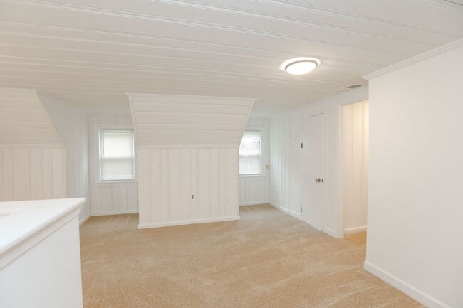 Building Photo - Beautiful Lake Home Rental in Norfolk!