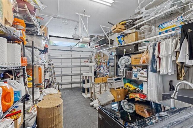 Building Photo - 6124 Paradise Point Dr