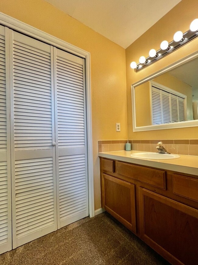 Building Photo - Charming 3-Bed/2-Bath Home in Loveland!